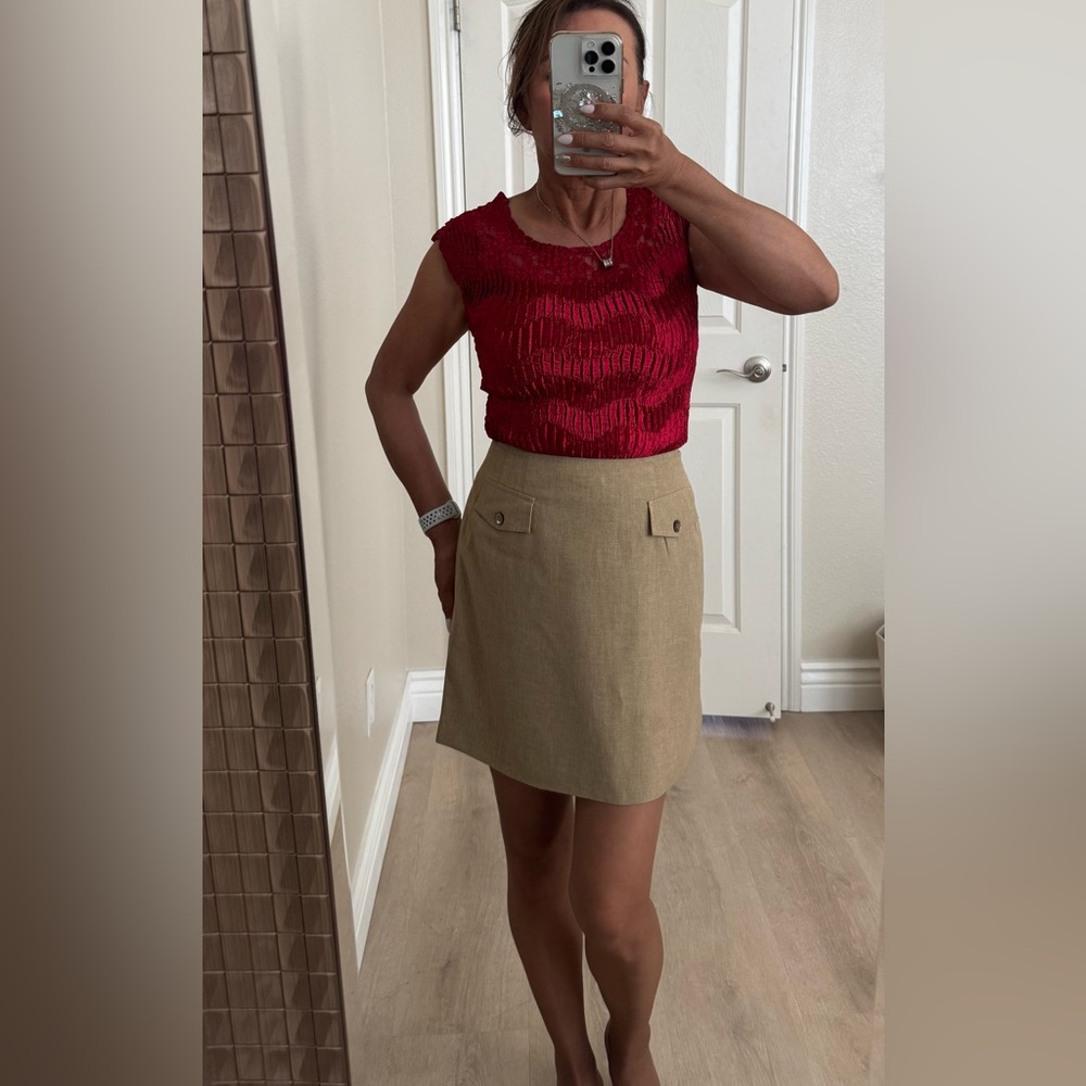 Ann Taylor Loft, beautiful mini skirt,A line style, fully lined. Good condition